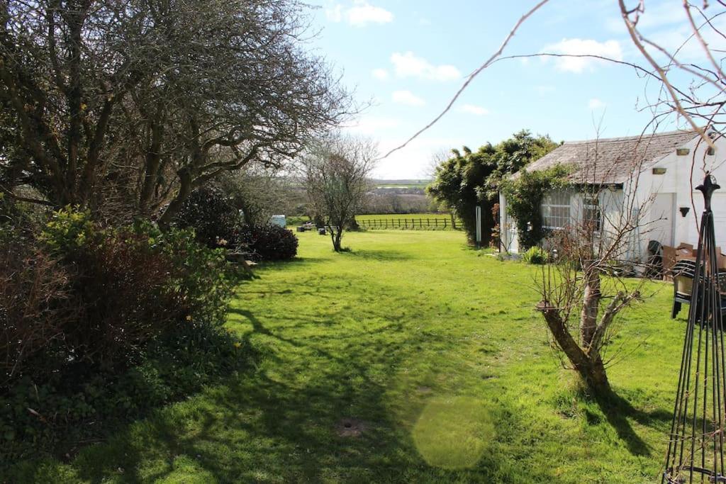 Cozy Country Cottage With Beautiful Rural Views New Quay Kültér fotó