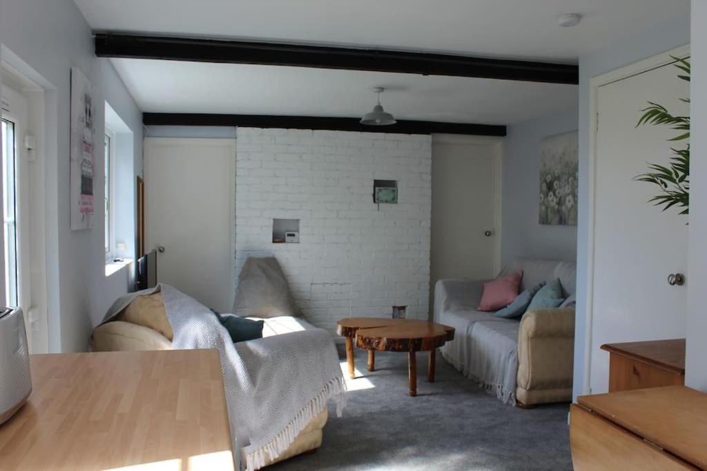 Cozy Country Cottage With Beautiful Rural Views New Quay Kültér fotó